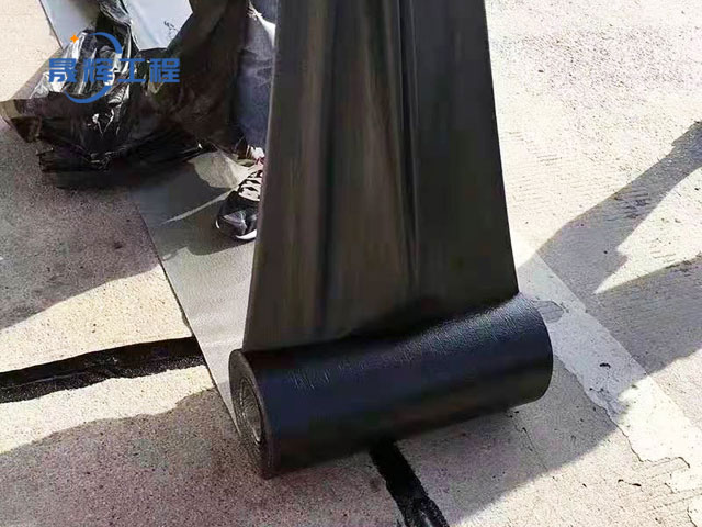 防裂貼怎么施工，抗裂貼施工方法